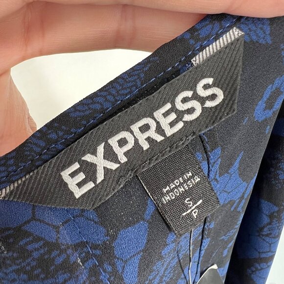 Express Blue Floral Sleeveless Split Back Casual Blouse Black Size Small NWT - Picture 5 of 8